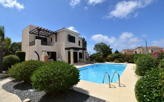 Beautiful 4 bedroomed house near Golf Course