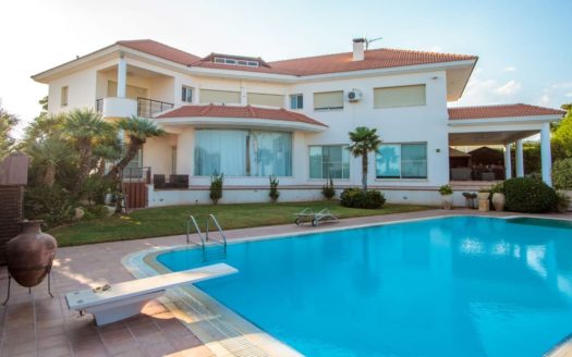 Beautiful 7 bedroom villa in prestige area for sale