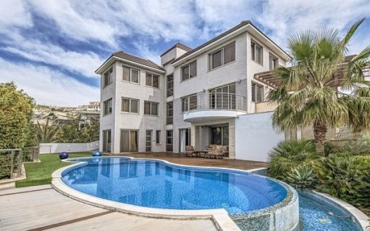 Luxury 5 bedroom villa in Agios Tychonas for sale