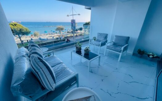 2 Bedroom apartment opposite the beach for rent