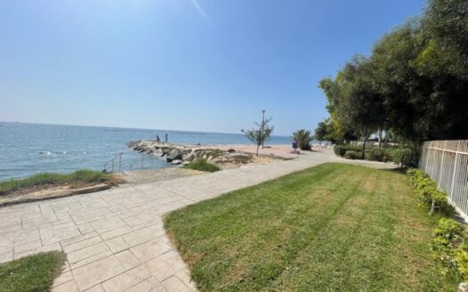 2 Bedroom apartment on the Sea Front for rent
