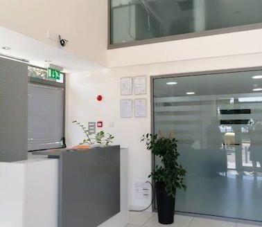 Ground floor office for rent in Molos area