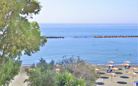 3 Bedroom apartment on the sea front of Agios Tychonas