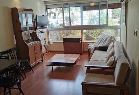 2 bedroom apartment for rent in Petrou k Pavlou area