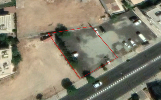 Commercial plot for sale on a main avenue