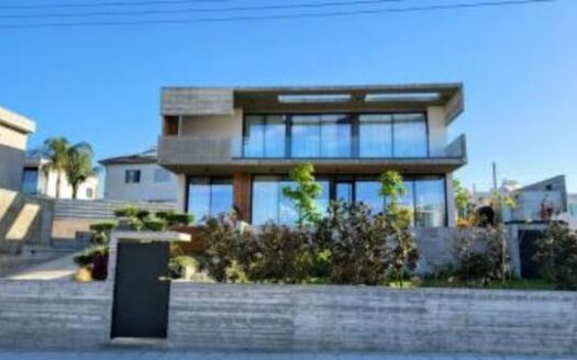 4 bedroom villa for sale with sea views in Episkopi village