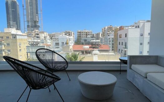 Recently renovated 2 bedroom apartment on the Sea Front
