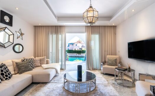 Luxury 3 bedroom villa with sea views