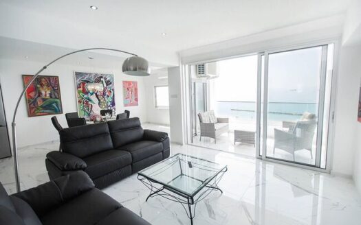 2 bedroom apartment with sea view