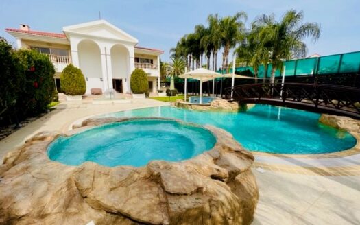 Amazing villa for rent on the beachfront