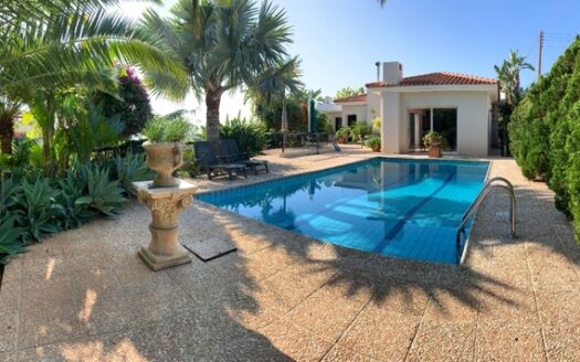 Beautiful villa for sale with sea views
