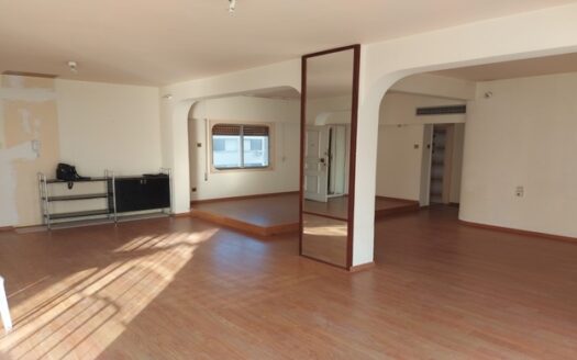Large 3 bedroom apartment in city center
