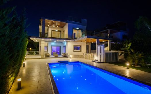 4 Bedroom villa in Agios Tychonas for sale