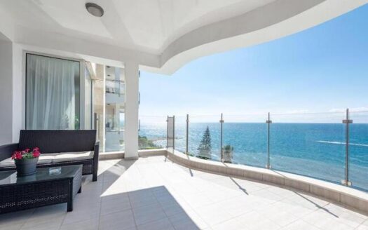 Fully renovated 4 bedroom apartment – sea front line