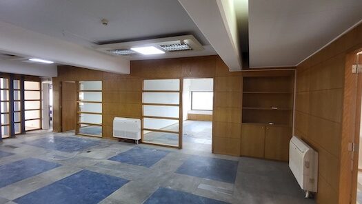 Large office for rent in New port area