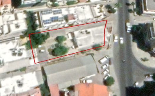 Plot of mixed use for sale in the centre