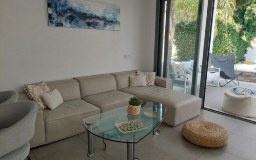 5 bedroom villa for rent in Governos Beach
