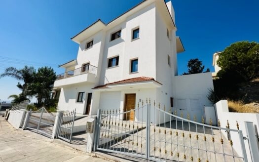 5 Bedroom house in Agios Athanasios to rent