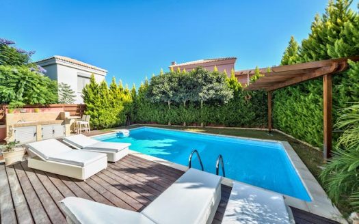 5 bedroom villa for rent in Agios Tychonas sea front