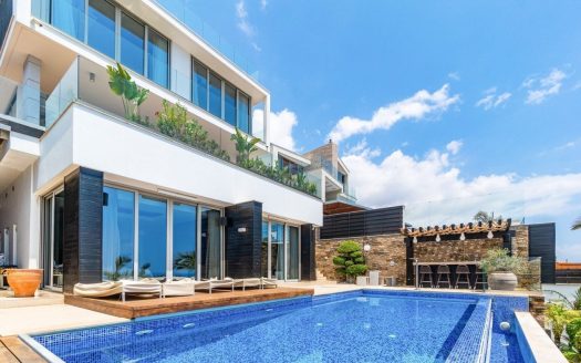 5 Bedroom villa in Amathounta, Limassol for sale