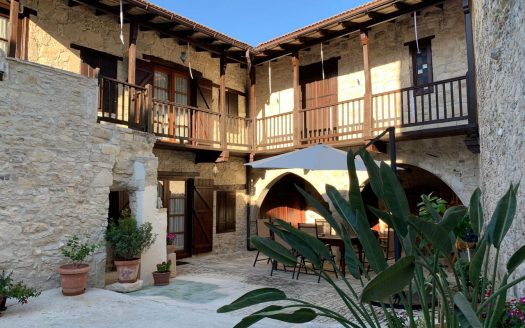 Traditional 4 bedroom house in Omodos for sale