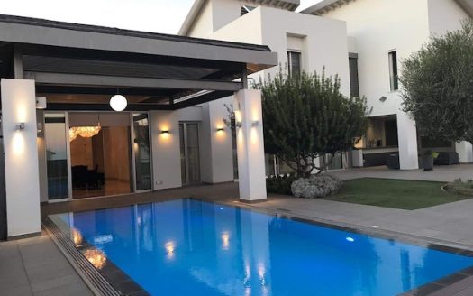 5 bedroom villa for sale in Panthea area